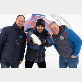 Humorschaufelgewinner David Constantin, Festivaldirektor Frank Baumann und Tourismusdirektor Roland Schuler | © Arosa Tourismus